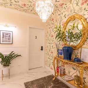 Crys: Rooms, Holiday, Business Verona